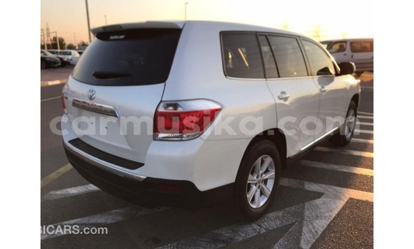 Tenga Imported Toyota Highlander Chena Mota in Import - Dubai in Harare Tenga Imported Toyota Highlander Chena Mota in Import - Dubai in Harare