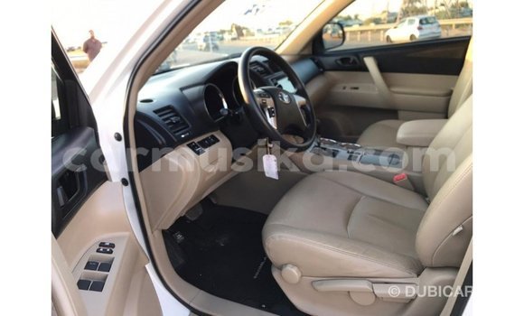 Tenga Imported Toyota Highlander Chena Mota in Import - Dubai in Harare Tenga Imported Toyota Highlander Chena Mota in Import - Dubai in Harare