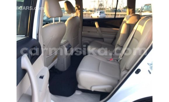 Tenga Imported Toyota Highlander Chena Mota in Import - Dubai in Harare Tenga Imported Toyota Highlander Chena Mota in Import - Dubai in Harare