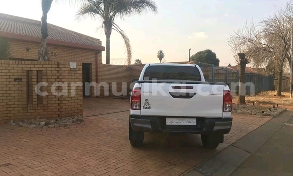 Nunua Ilio tumika Toyota Hilux Nyeupe Gari ndani ya Beitbridge nchini Matabeleland Kusini Nunua Ilio tumika Toyota Hilux Nyeupe Gari ndani ya Beitbridge nchini Matabeleland Kusini