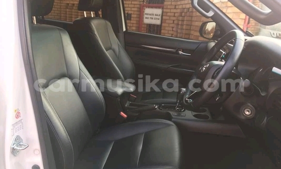 Nunua Ilio tumika Toyota Hilux Nyeupe Gari ndani ya Beitbridge nchini Matabeleland Kusini Nunua Ilio tumika Toyota Hilux Nyeupe Gari ndani ya Beitbridge nchini Matabeleland Kusini