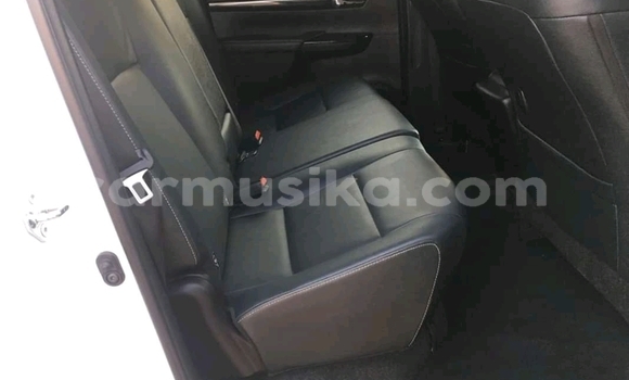 Nunua Ilio tumika Toyota Hilux Nyeupe Gari ndani ya Beitbridge nchini Matabeleland Kusini Nunua Ilio tumika Toyota Hilux Nyeupe Gari ndani ya Beitbridge nchini Matabeleland Kusini