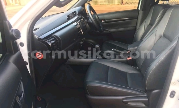 Nunua Ilio tumika Toyota Hilux Nyeupe Gari ndani ya Beitbridge nchini Matabeleland Kusini Nunua Ilio tumika Toyota Hilux Nyeupe Gari ndani ya Beitbridge nchini Matabeleland Kusini