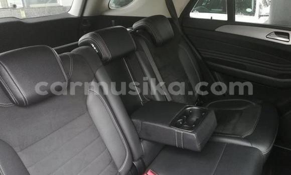 Nunua Ilio tumika Mercedes‒Benz M–Class Nyeupe Gari ndani ya Beitbridge nchini Matabeleland Kusini Nunua Ilio tumika Mercedes‒Benz M–Class Nyeupe Gari ndani ya Beitbridge nchini Matabeleland Kusini