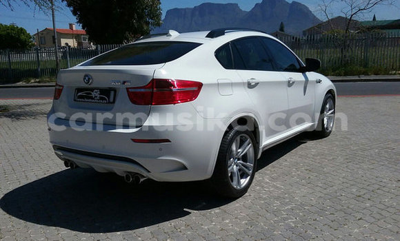 Acheter Occasion Voiture BMW X6 M Blanc à Beitbridge, Matabeleland South Acheter Occasion Voiture BMW X6 M Blanc à Beitbridge, Matabeleland South
