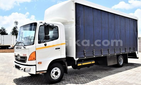 Acheter Occasion Utilitaire Hino 300 Series Blanc à Beitbridge, Matabeleland South Acheter Occasion Utilitaire Hino 300 Series Blanc à Beitbridge, Matabeleland South
