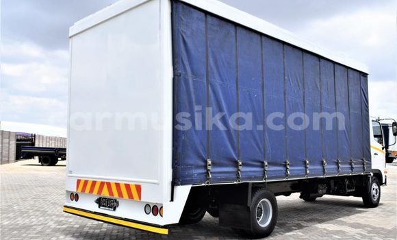 Acheter Occasion Utilitaire Hino 300 Series Blanc à Beitbridge, Matabeleland South Acheter Occasion Utilitaire Hino 300 Series Blanc à Beitbridge, Matabeleland South