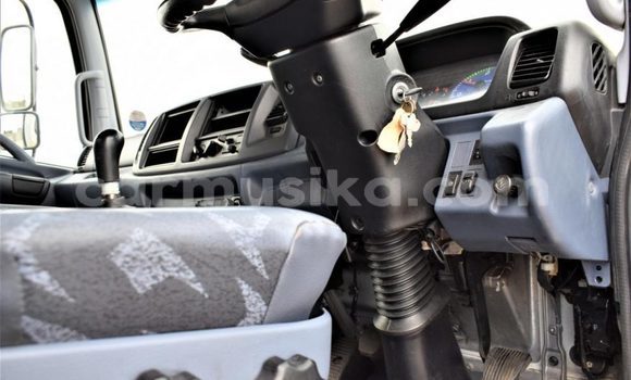 Acheter Occasion Utilitaire Hino 300 Series Blanc à Beitbridge, Matabeleland South Acheter Occasion Utilitaire Hino 300 Series Blanc à Beitbridge, Matabeleland South