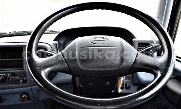 Acheter Occasion Utilitaire Hino 300 Series Blanc à Beitbridge, Matabeleland South Acheter Occasion Utilitaire Hino 300 Series Blanc à Beitbridge, Matabeleland South