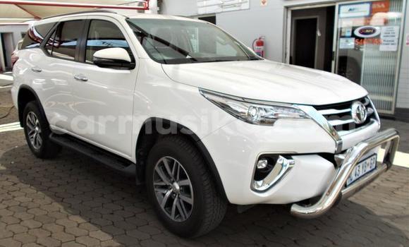 Acheter Occasion Voiture Toyota Fortuner Blanc à Beitbridge, Matabeleland South Acheter Occasion Voiture Toyota Fortuner Blanc à Beitbridge, Matabeleland South