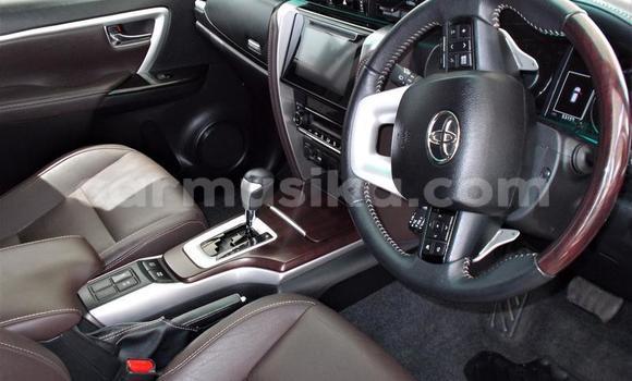 Acheter Occasion Voiture Toyota Fortuner Blanc à Beitbridge, Matabeleland South Acheter Occasion Voiture Toyota Fortuner Blanc à Beitbridge, Matabeleland South