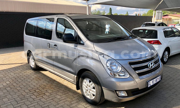 Nunua Ilio tumika Hyundai H1 Fedha Gari ndani ya Beitbridge nchini Matabeleland Kusini Nunua Ilio tumika Hyundai H1 Fedha Gari ndani ya Beitbridge nchini Matabeleland Kusini