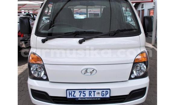 Buy Used Hyundai H1 White Car in Beitbridge in Matabeleland South Buy Used Hyundai H1 White Car in Beitbridge in Matabeleland South