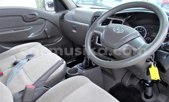 Buy Used Hyundai H1 White Car in Beitbridge in Matabeleland South Buy Used Hyundai H1 White Car in Beitbridge in Matabeleland South