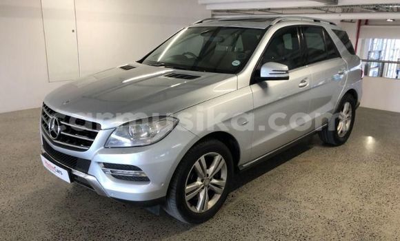 Nunua Ilio tumika Mercedes‒Benz M–Class Fedha Gari ndani ya Beitbridge nchini Matabeleland Kusini Nunua Ilio tumika Mercedes‒Benz M–Class Fedha Gari ndani ya Beitbridge nchini Matabeleland Kusini