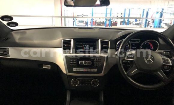 Nunua Ilio tumika Mercedes‒Benz M–Class Fedha Gari ndani ya Beitbridge nchini Matabeleland Kusini Nunua Ilio tumika Mercedes‒Benz M–Class Fedha Gari ndani ya Beitbridge nchini Matabeleland Kusini