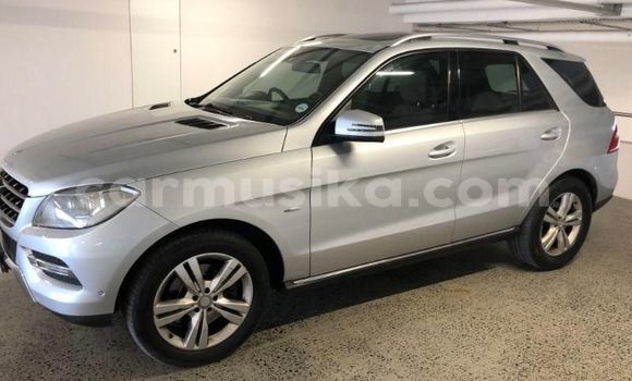 Nunua Ilio tumika Mercedes‒Benz M–Class Fedha Gari ndani ya Beitbridge nchini Matabeleland Kusini Nunua Ilio tumika Mercedes‒Benz M–Class Fedha Gari ndani ya Beitbridge nchini Matabeleland Kusini
