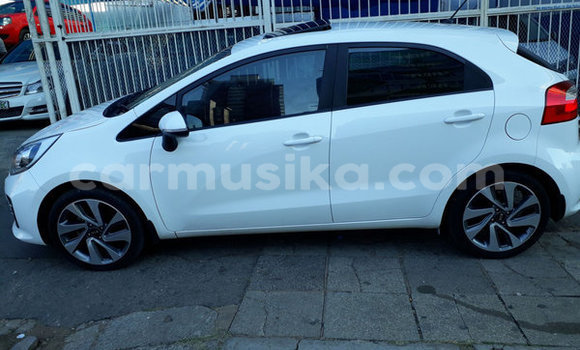 Buy Used Kia Rio White Car in Beitbridge in Matabeleland South Buy Used Kia Rio White Car in Beitbridge in Matabeleland South