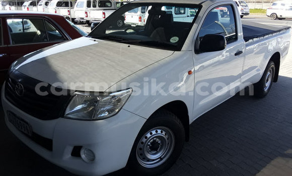Buy Used Toyota Hilux White Car in Beitbridge in Matabeleland South Buy Used Toyota Hilux White Car in Beitbridge in Matabeleland South
