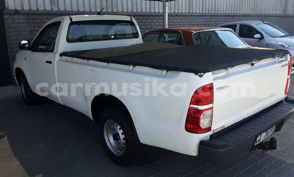 Buy Used Toyota Hilux White Car in Beitbridge in Matabeleland South Buy Used Toyota Hilux White Car in Beitbridge in Matabeleland South