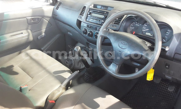 Buy Used Toyota Hilux White Car in Beitbridge in Matabeleland South Buy Used Toyota Hilux White Car in Beitbridge in Matabeleland South