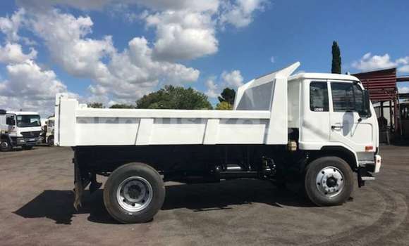 Nunua Ilio tumika Nissan UD Nyeupe Lori ndani ya Beitbridge nchini Matabeleland Kusini Nunua Ilio tumika Nissan UD Nyeupe Lori ndani ya Beitbridge nchini Matabeleland Kusini