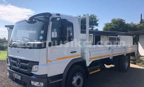 Buy Used Mercedes‒Benz 300–Series White Car in Beitbridge in Matabeleland South Buy Used Mercedes‒Benz 300–Series White Car in Beitbridge in Matabeleland South