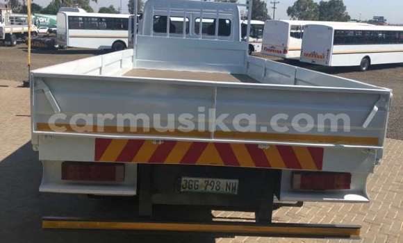 Buy Used Mercedes‒Benz 300–Series White Car in Beitbridge in Matabeleland South Buy Used Mercedes‒Benz 300–Series White Car in Beitbridge in Matabeleland South