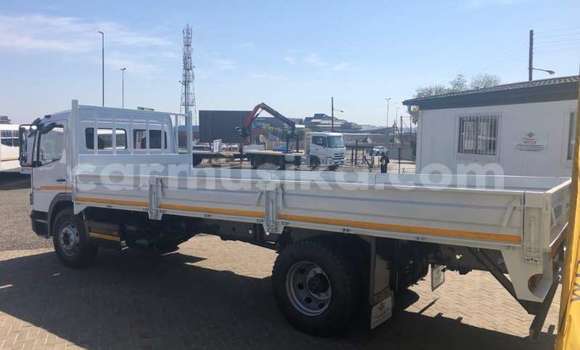 Buy Used Mercedes‒Benz 300–Series White Car in Beitbridge in Matabeleland South Buy Used Mercedes‒Benz 300–Series White Car in Beitbridge in Matabeleland South