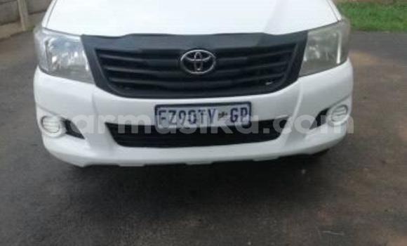 Acheter Occasion Voiture Toyota Hilux Blanc à Belvédère, Harare Acheter Occasion Voiture Toyota Hilux Blanc à Belvédère, Harare