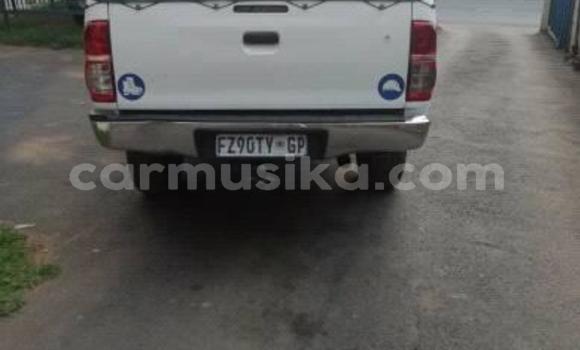Acheter Occasion Voiture Toyota Hilux Blanc à Belvédère, Harare Acheter Occasion Voiture Toyota Hilux Blanc à Belvédère, Harare