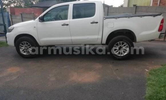 Acheter Occasion Voiture Toyota Hilux Blanc à Belvédère, Harare Acheter Occasion Voiture Toyota Hilux Blanc à Belvédère, Harare
