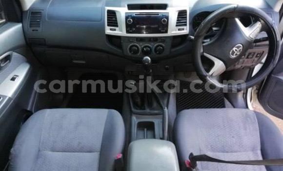Acheter Occasion Voiture Toyota Hilux Blanc à Belvédère, Harare Acheter Occasion Voiture Toyota Hilux Blanc à Belvédère, Harare