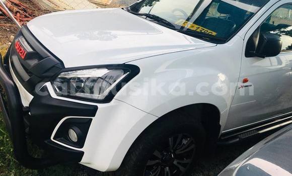 Nunua Ilio tumika Isuzu KB Nyeupe Gari ndani ya Harare nchini Harare