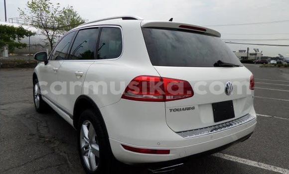 Nunua Ilio tumika Volkswagen Touareg Nyeupe Gari ndani ya Harare nchini Harare Nunua Ilio tumika Volkswagen Touareg Nyeupe Gari ndani ya Harare nchini Harare
