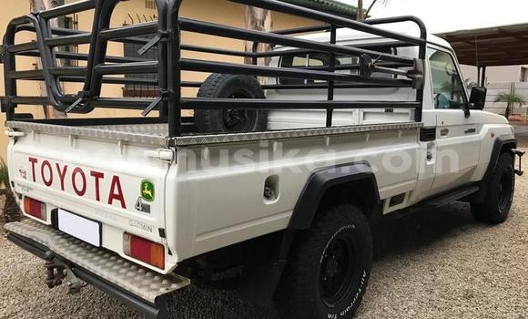 Acheter Occasion Voiture Toyota Land Cruiser Blanc à Bulawayo, Bulawayo Acheter Occasion Voiture Toyota Land Cruiser Blanc à Bulawayo, Bulawayo