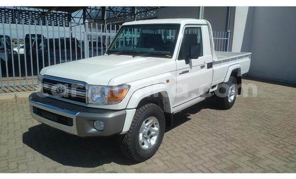 Nunua Ilio tumika Toyota Land Cruiser Nyeupe Gari ndani ya Bulawayo nchini Bulawayo Nunua Ilio tumika Toyota Land Cruiser Nyeupe Gari ndani ya Bulawayo nchini Bulawayo