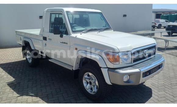 Nunua Ilio tumika Toyota Land Cruiser Nyeupe Gari ndani ya Bulawayo nchini Bulawayo Nunua Ilio tumika Toyota Land Cruiser Nyeupe Gari ndani ya Bulawayo nchini Bulawayo