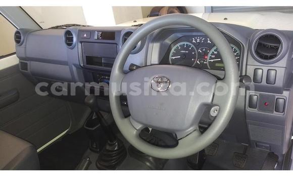 Nunua Ilio tumika Toyota Land Cruiser Nyeupe Gari ndani ya Bulawayo nchini Bulawayo Nunua Ilio tumika Toyota Land Cruiser Nyeupe Gari ndani ya Bulawayo nchini Bulawayo