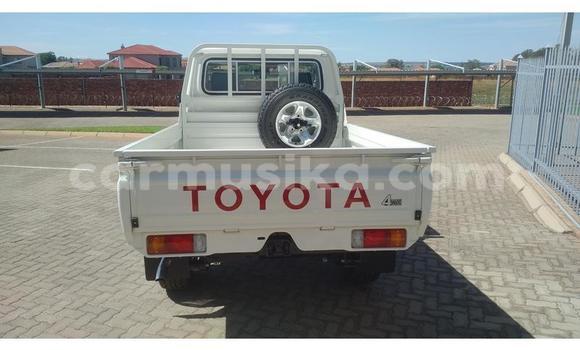 Nunua Ilio tumika Toyota Land Cruiser Nyeupe Gari ndani ya Bulawayo nchini Bulawayo Nunua Ilio tumika Toyota Land Cruiser Nyeupe Gari ndani ya Bulawayo nchini Bulawayo