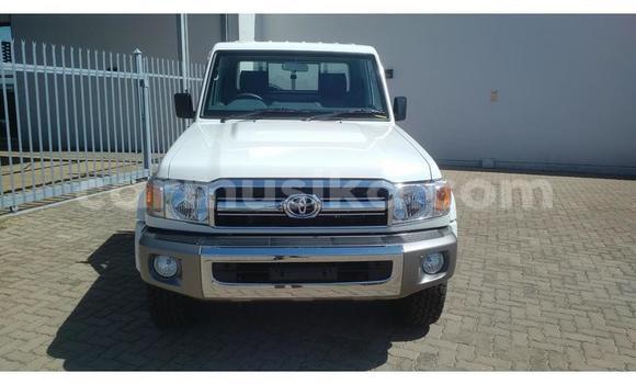 Nunua Ilio tumika Toyota Land Cruiser Nyeupe Gari ndani ya Bulawayo nchini Bulawayo Nunua Ilio tumika Toyota Land Cruiser Nyeupe Gari ndani ya Bulawayo nchini Bulawayo