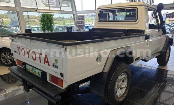 Acheter Occasion Voiture Toyota Land Cruiser Blanc à Bulawayo, Bulawayo Acheter Occasion Voiture Toyota Land Cruiser Blanc à Bulawayo, Bulawayo