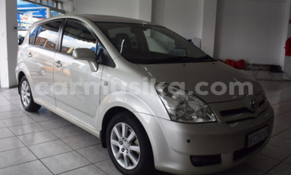 Acheter Occasion Voiture Toyota Corolla Verso Gris à Bulawayo, Bulawayo Acheter Occasion Voiture Toyota Corolla Verso Gris à Bulawayo, Bulawayo