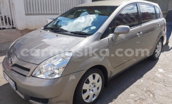 Acheter Occasion Voiture Toyota Corolla Verso Gris à Bulawayo, Bulawayo Acheter Occasion Voiture Toyota Corolla Verso Gris à Bulawayo, Bulawayo