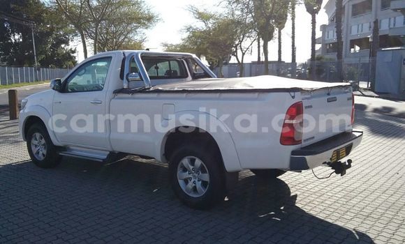 Tenga Tsaru Toyota Hilux Chena Mota in Beitbridge in Matabeleland South Tenga Tsaru Toyota Hilux Chena Mota in Beitbridge in Matabeleland South