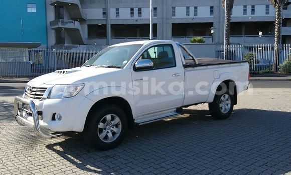 Tenga Tsaru Toyota Hilux Chena Mota in Beitbridge in Matabeleland South Tenga Tsaru Toyota Hilux Chena Mota in Beitbridge in Matabeleland South