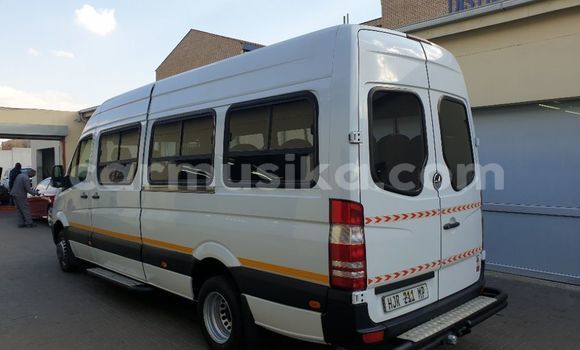 Acheter Occasion Voiture Mercedes‒Benz 300CD Blanc à Beitbridge, Matabeleland South Acheter Occasion Voiture Mercedes‒Benz 300CD Blanc à Beitbridge, Matabeleland South