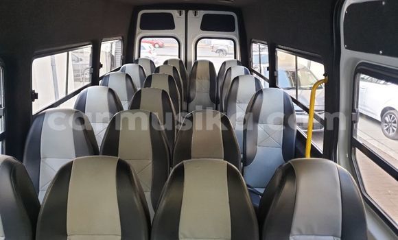 Acheter Occasion Voiture Mercedes‒Benz 300CD Blanc à Beitbridge, Matabeleland South Acheter Occasion Voiture Mercedes‒Benz 300CD Blanc à Beitbridge, Matabeleland South