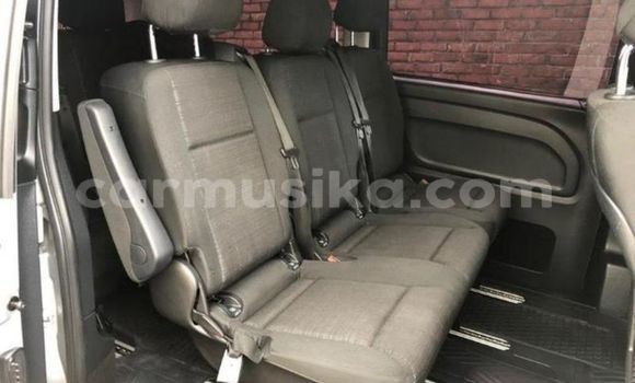 Acheter Occasion Voiture Mercedes‒Benz 300CD Blanc à Beitbridge, Matabeleland South Acheter Occasion Voiture Mercedes‒Benz 300CD Blanc à Beitbridge, Matabeleland South