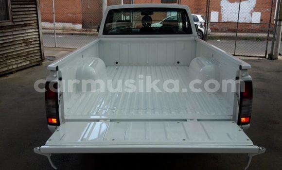 Acheter Occasion Voiture Nissan Hardbody Blanc à Chinhoyi, Mashonaland West Acheter Occasion Voiture Nissan Hardbody Blanc à Chinhoyi, Mashonaland West